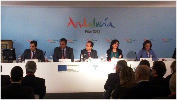 De izq. a dcha.): Jose Antonio Nieto, alcalde del ayuntamiento de Córdoba, Rafael Gallego Nadal, presidente de la Confederación Española de Agencias de Viajes (CEAV), Rafael Rodríguez Bermúdez. Consejero de turismo y comercio de la junta de Andalucía, María Luisa Ceballos Casas, presidenta de la diputación de Córdoba y Elisa Sainz Ruiz, subdirectora general de Turespaña.