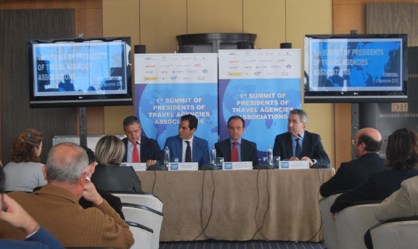 Imagen (de izq. a dcha.): Salvador Fuentes Lopera, Vicepresidente Económico de la Diputación de Córdoba, José Antonio Nieto Ballesteros, Alcalde de Córdoba, Rafael Rodríguez Bermúdez, Consejero de Turismo de la Junta de Andalucía y Antonio Caño Dorado, Vicepresidente de Formación e Innovación de CEAV y Presidente de la AAVV de Córdoba