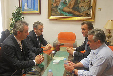 Imagen (de Izq. a Dcha.): Antonio Caño, presidente de la Asociación Provincial de Agencias de Viajes, Salvador Fuentes, Vicepresidente del Patronato Provincial, Rafael Gallego Nadal, presidente de CEAV y Antonio Ramos, gerente del Patronato Provincial